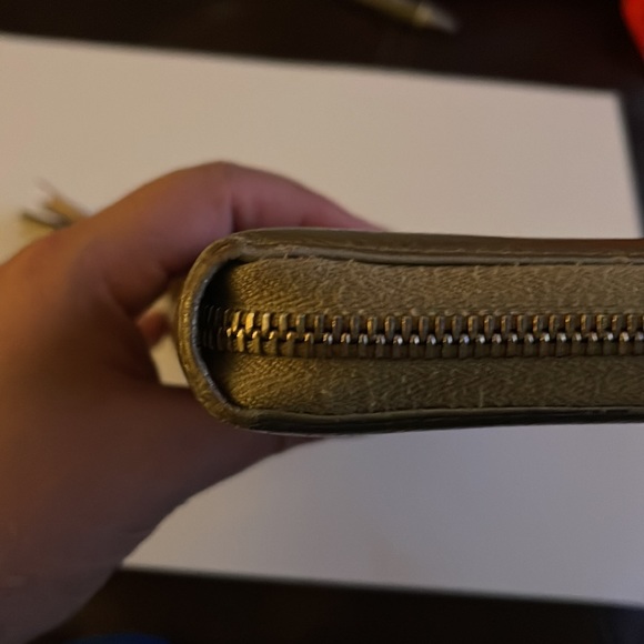 Gucci Gold Leather Bamboo Tassel Zip Around Wallet - Picture 3 of 8